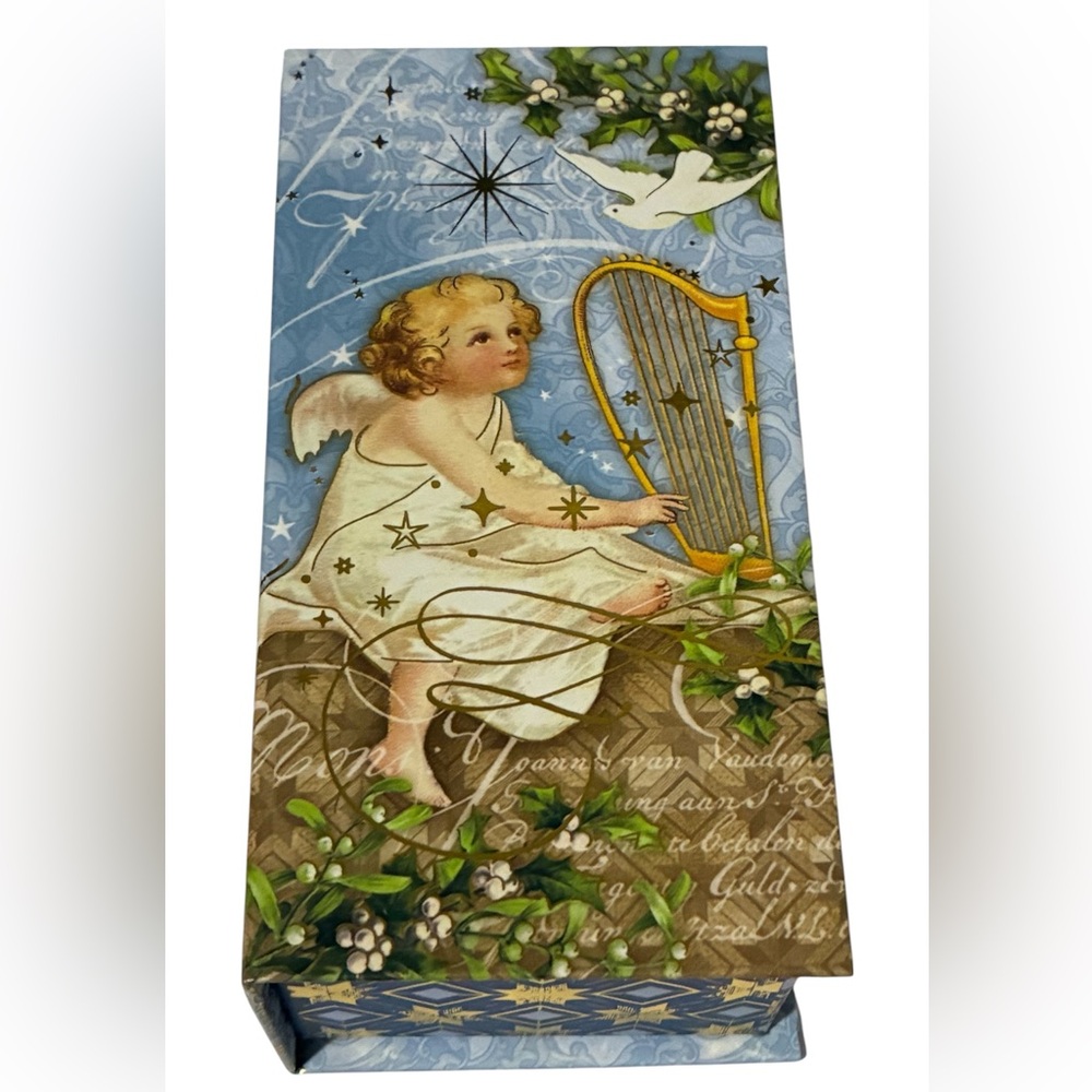 *FREE WITH PURCHASE* MUSICAL CHRISTMAS GIFT BOX WIND UP ANGEL
